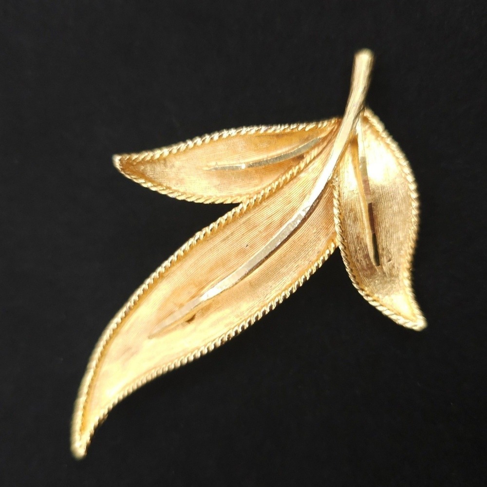 Vintage BSK Gold Tone Leaf Brooch Textured Botanical Mid Century 3.25 in Pin